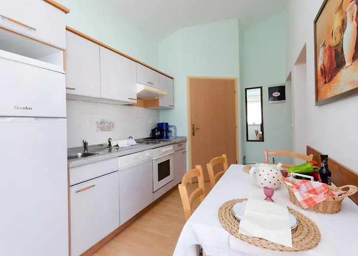 Damir Apartment Banjol